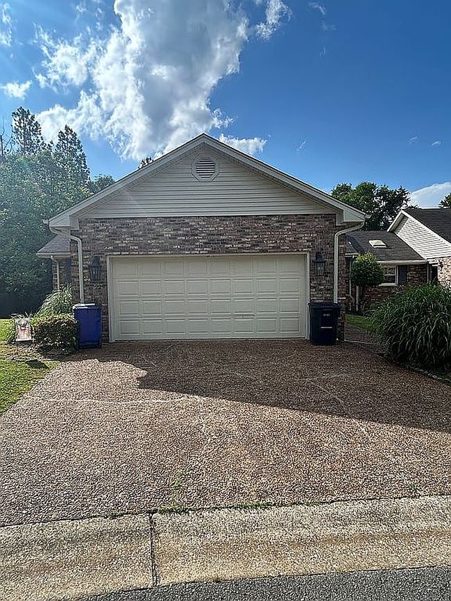 Photo of 229 Hillsboro Cir