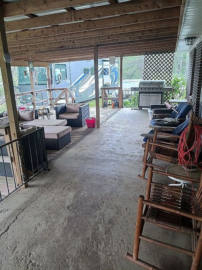 Image of 950 E Renfroe Rd