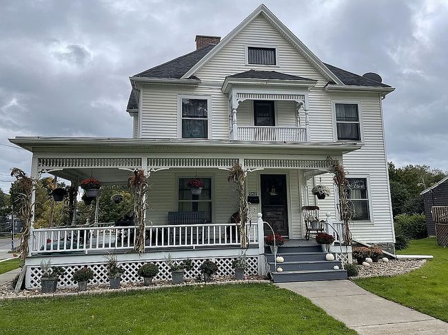 Preview of property located at 982 W Main St