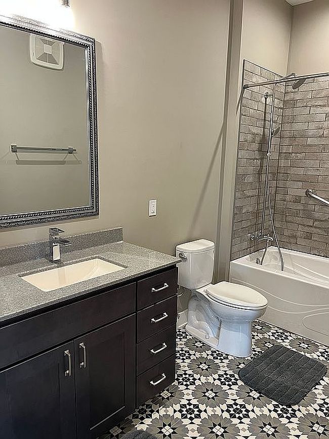 Image of 208 N Campbell St #202