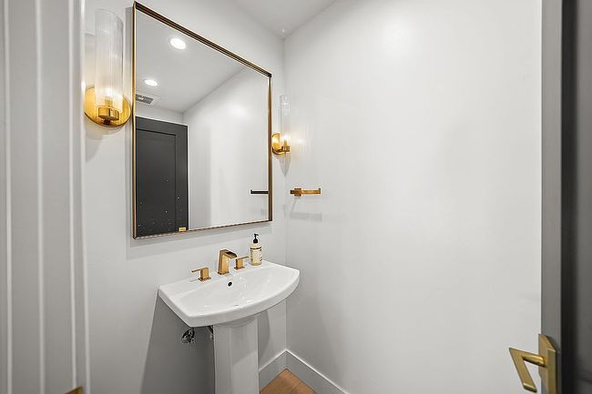 Image of 9518 Forbes Ave