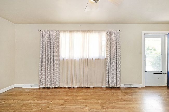 Photo of 1701 Kenmar Dr, Manhattan, KS