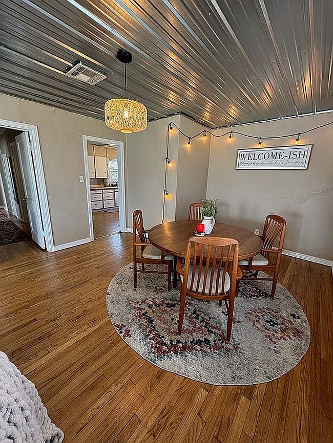 Image of 2104 W Arrowhead Ave