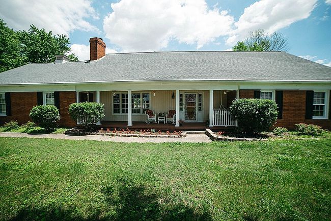 Image of 1424 Adams Ln