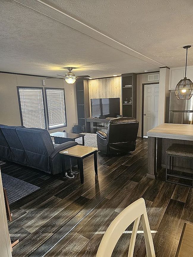 Image of 4704 Gladys Dr #749