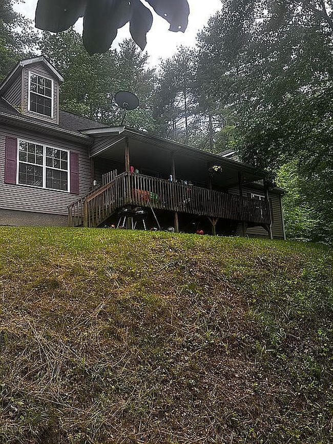 Photo of 48 Creekside Ct, Spruce Pine, NC