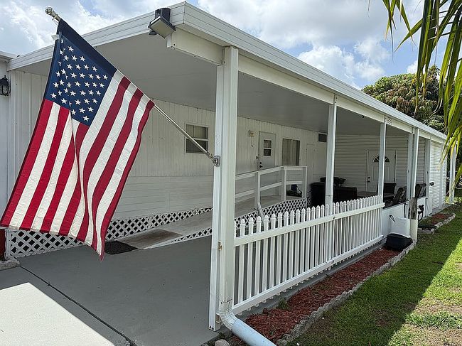 Additional photo 2 of property located at 7 Reforma Ln