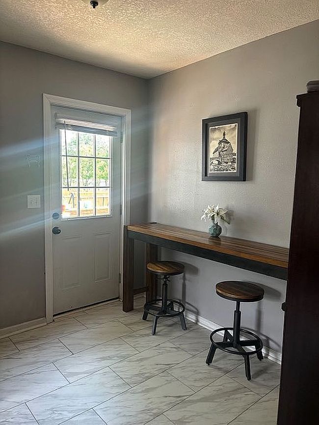 Image of 421 W 6th St