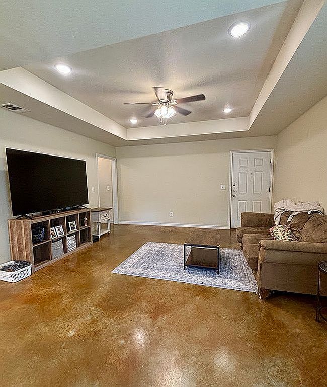 Photo of 1109 E Avenue F, Lampasas, TX