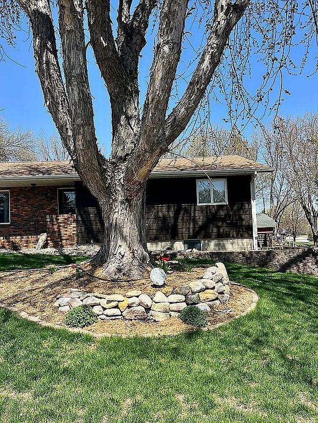 Photo of 416 11th St W, Clear Lake, SD