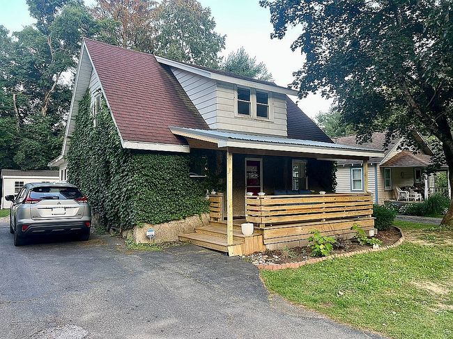 Photo of 2868 West Ave, Greenhurst, NY