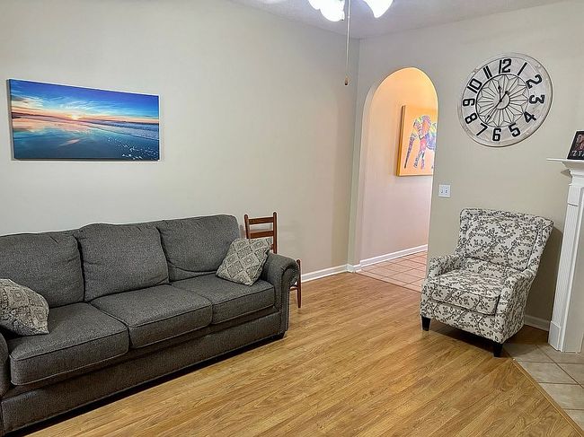 Additional photo 2 of property located at 952 Martin Cir