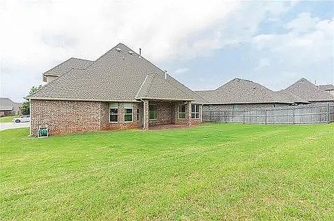 Photo of 2100 Pembroke Ln, Edmond, OK