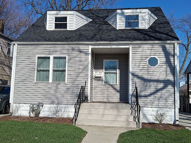 Photo of 8739 S Sacramento Ave, Evergreen Park, IL