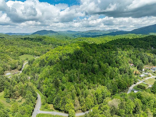 Photo of 994 Fairview Rd, Hampton, TN