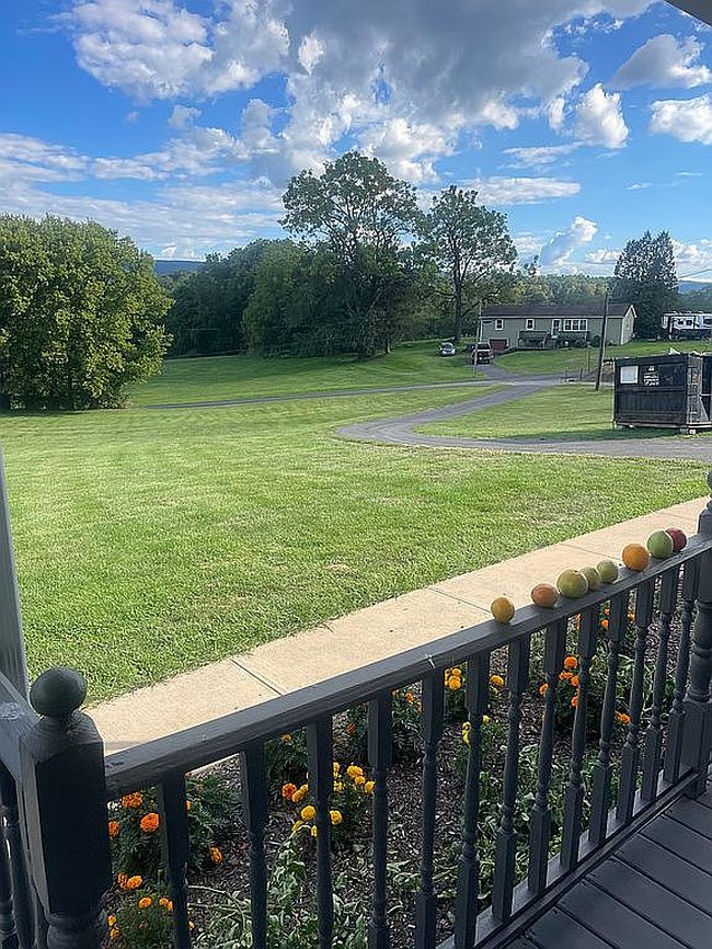 Photo of 4 Mountain Ln, Mill Hall, PA