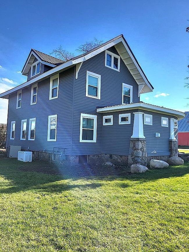 Photo of 6271 Edgewood Rd Sw, Cedar Rapids, IA