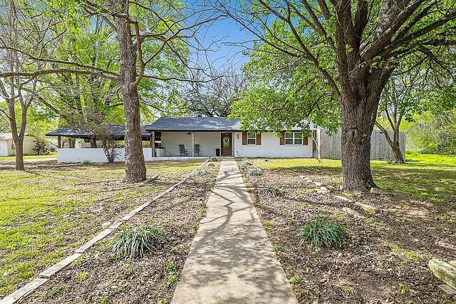 323 Houston St, Maud, TX