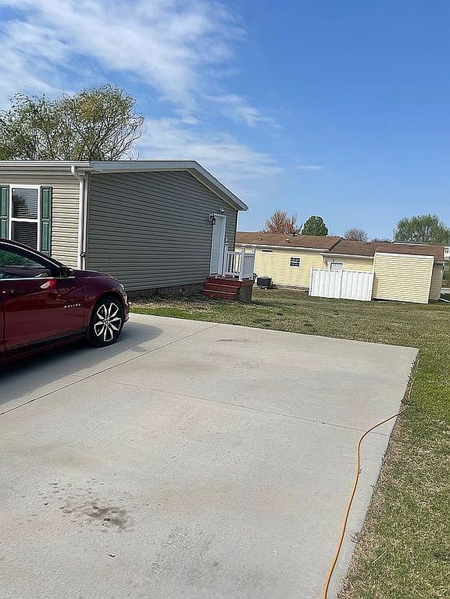 Photo of 2801 S Springfield Farms Blvd, Brookline, MO