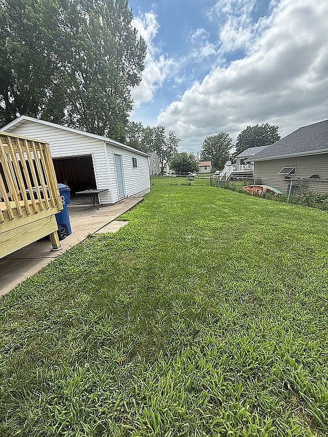 Photo of 2605 Valley Dr, Davenport, IA