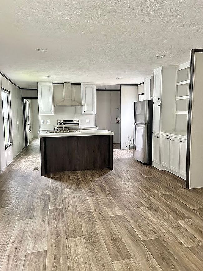 Image of 211 E Gloria Switch Rd