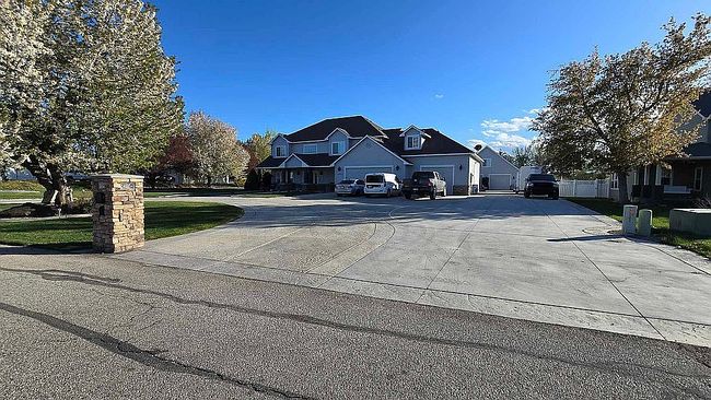 Image of 3921 E Man O War Dr