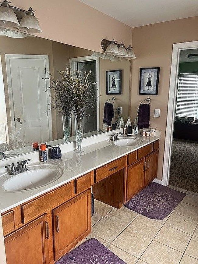 Image of 105 Red Oak Way