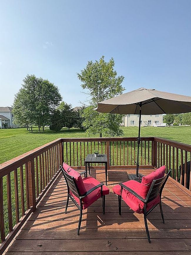 Photo of 7042 Pinnacle Dr, Columbus, IN
