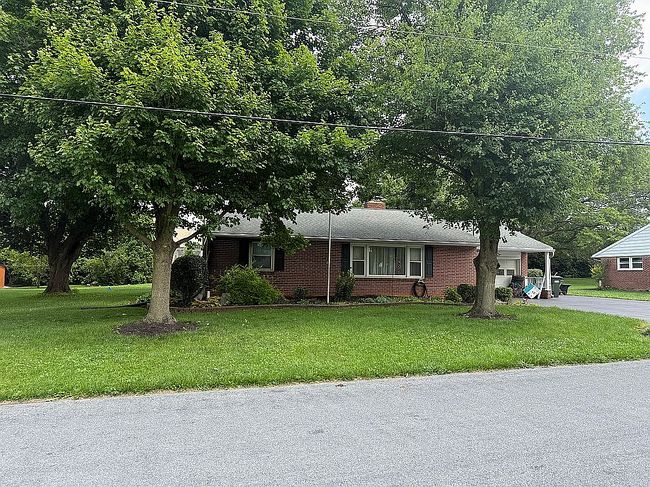 Photo of 3 Pfautz Ave, Lititz, PA
