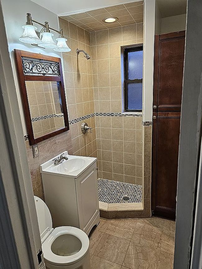 Photo of 44-14 Newtown Rd Apt 1L, Astoria, NY