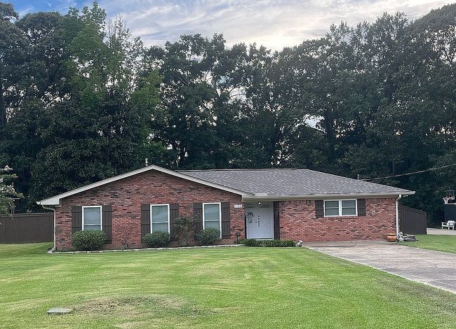 Photo of 134 Somerset Dr, Hattiesburg, MS