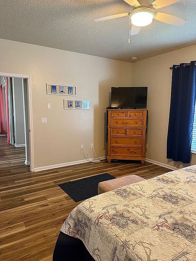 Image of 4079 Sherman Hills Pkwy W