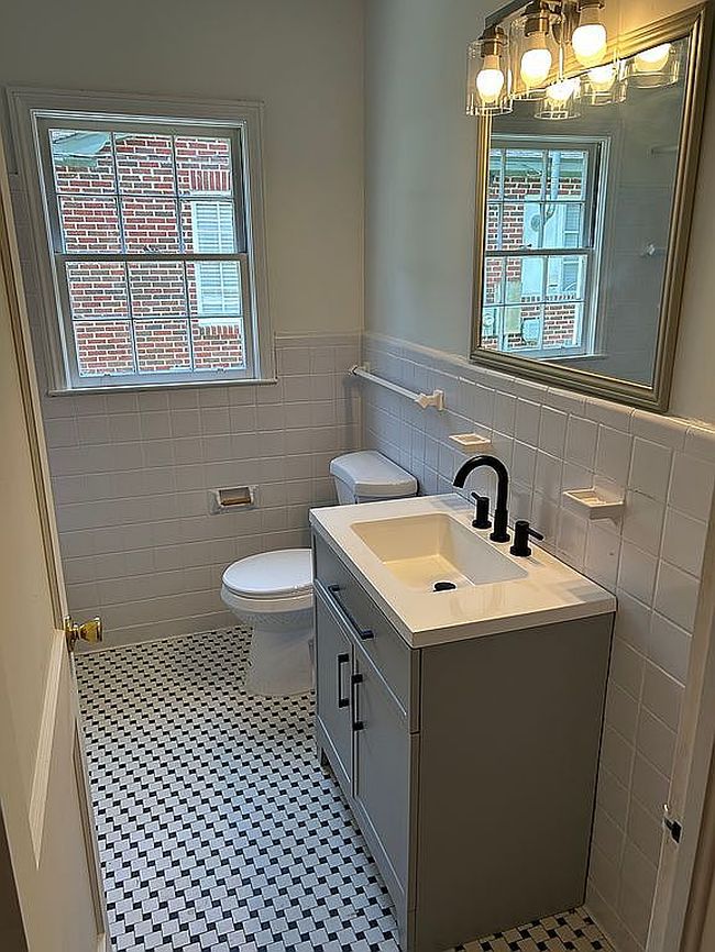 Image of 105 Crenshaw St