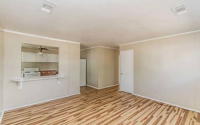 Additional photo 2 of property located at 2800 Redwood St