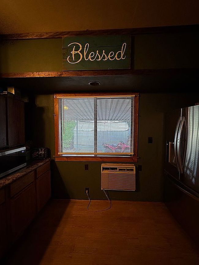 Photo of 107 W Oak St, Maywood, NE