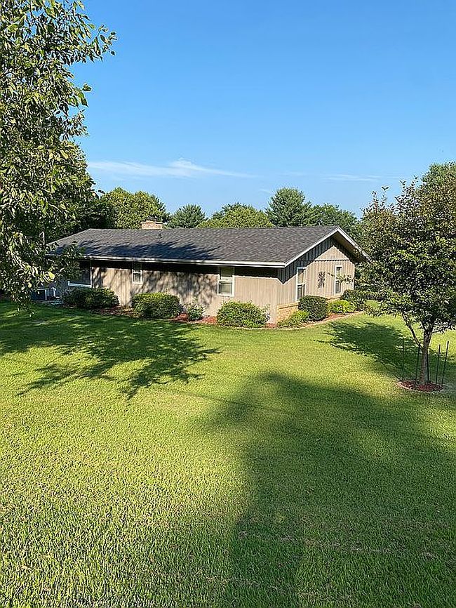 Photo of 396 W Margaret Fuller Rd, Oregon, IL