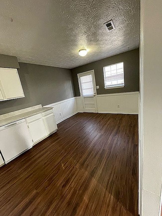 Additional photo 3 of property located at 416 Garden Park Dr