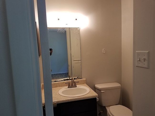 Additional photo 3 of property located at 208 N Rainbow Dr