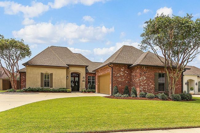 Photo of 13227 Moss Pointe Dr, Geismar, LA
