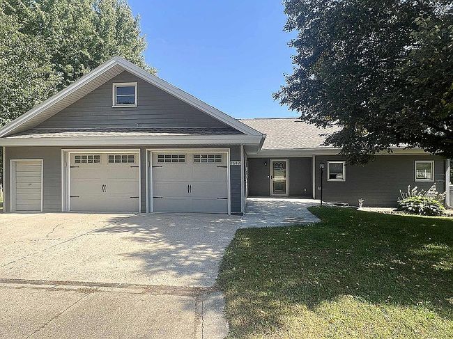 Photo of 1642 Club View Dr