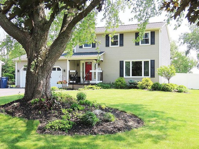 Photo of 198 Continental Dr, Lockport, NY