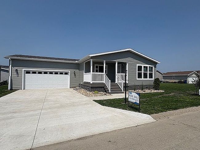 Photo of 9602 Bishop Dr Unit 33, West Des Moines, IA