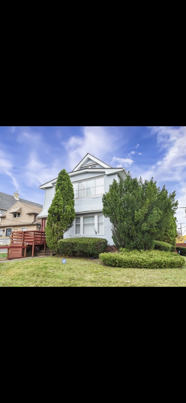 3741 E 146th St, Cleveland, OH