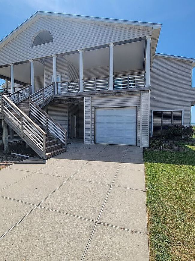 Photo of 20911 W Sandhill Dr, Galveston, TX