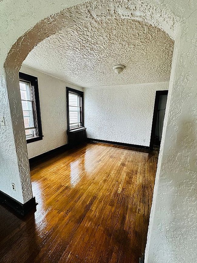 Image of 2107 Pioneer Ave