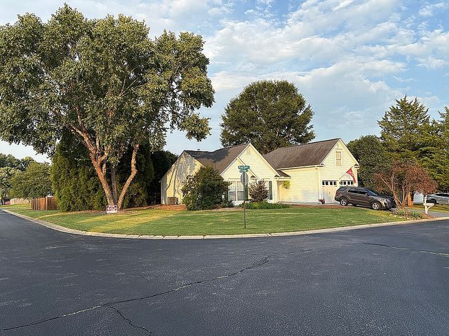 Photo of 1 Waterfield Ct