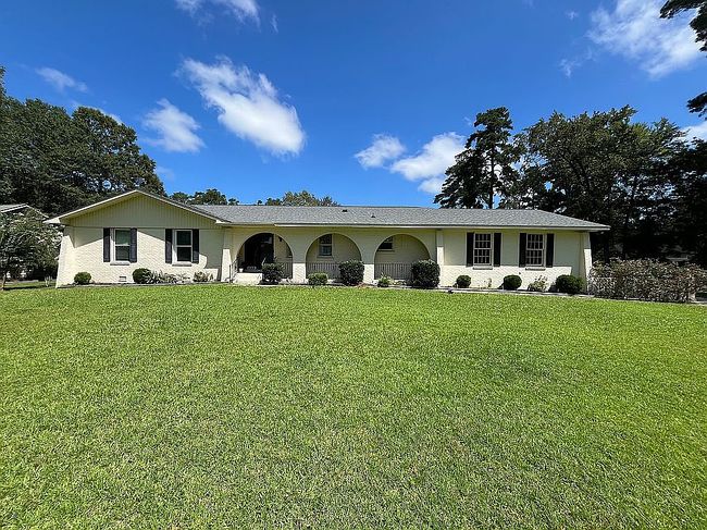 Photo of 423 Edgewood Cir, Whiteville, NC