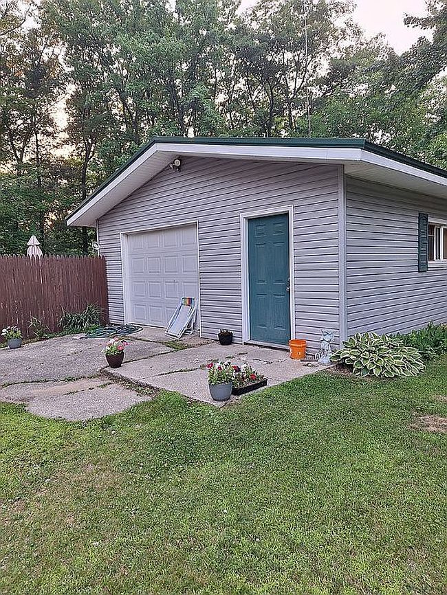 Photo of 596 Green St, Harrison, MI