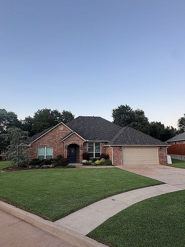 Photo of 1850 Olivia Ct, Blanchard, OK