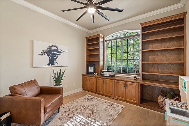 Additional photo 1 of property located at 828 Saint Andrews Way